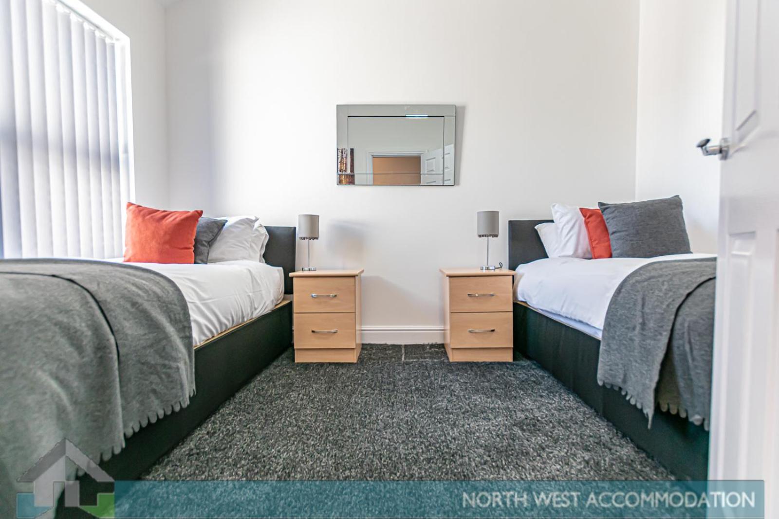 Wellfield Serviced Accommodation Warrington Exterior photo