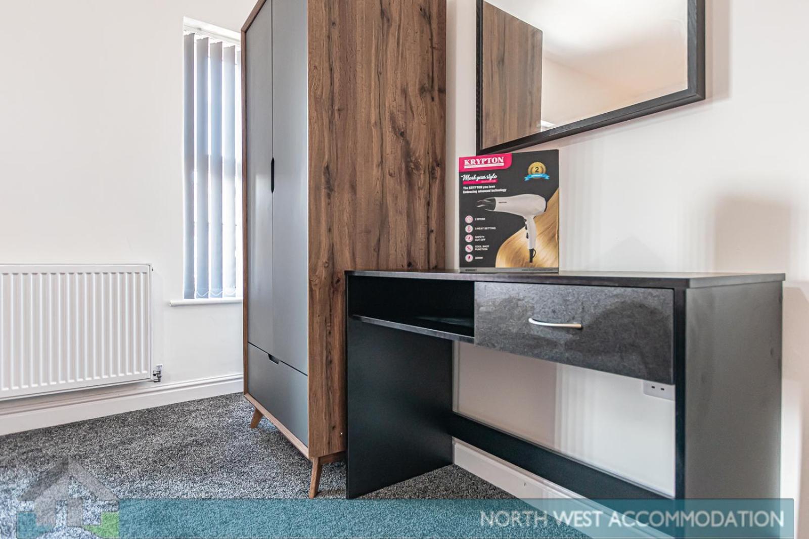 Wellfield Serviced Accommodation Warrington Exterior photo